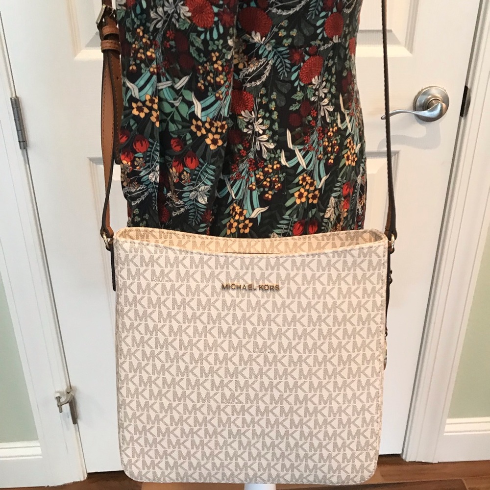 Michael Kors Jet set travel large messenger acorn - Picture 2 of 8